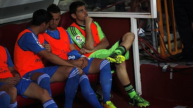 Casillas, en el banquillo durante el segundo partido de Liga ante el Granada