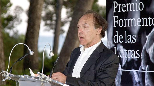 Javier Marías: «En todas partes los políticos están impermeabilizados»