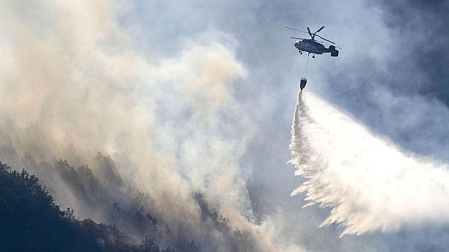 Bajo control el incendio que calcina 270 hectáreas en Navia de Suarna