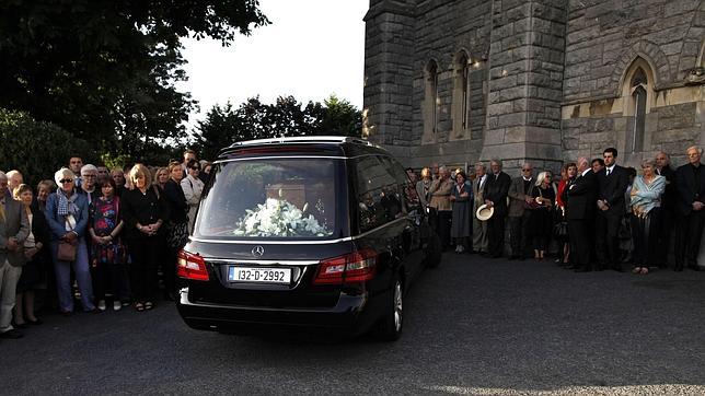 Familiares y políticos despiden al poeta Seamus Heaney en Dublín