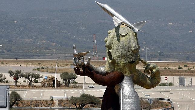 La estatua del aeropuerto de Castellón no tiene presupuesto de mantenimiento