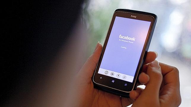 Un error en Facebook permite a los «hackers» eliminar fotos de usuarios