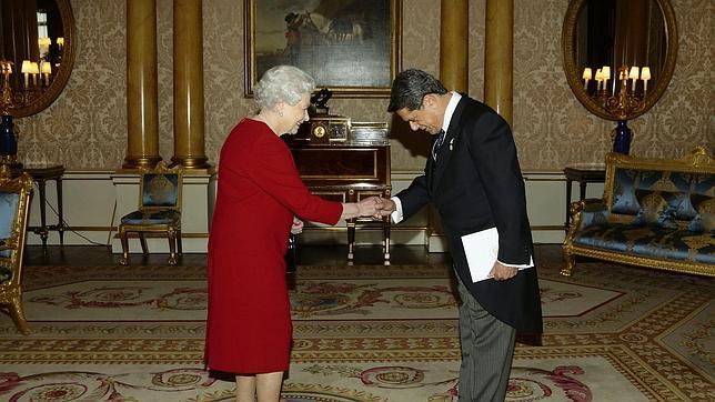 Un parlamentario británico: «Que Trillo coja su burro de paja, su sangría y se vaya»