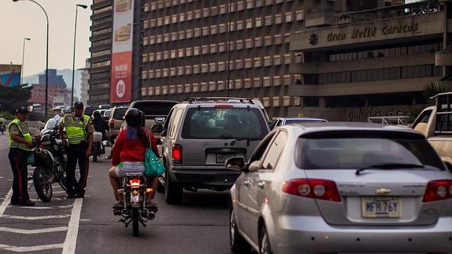 El Gobierno venezolano anuncia el restablecimiento del servicio eléctrico