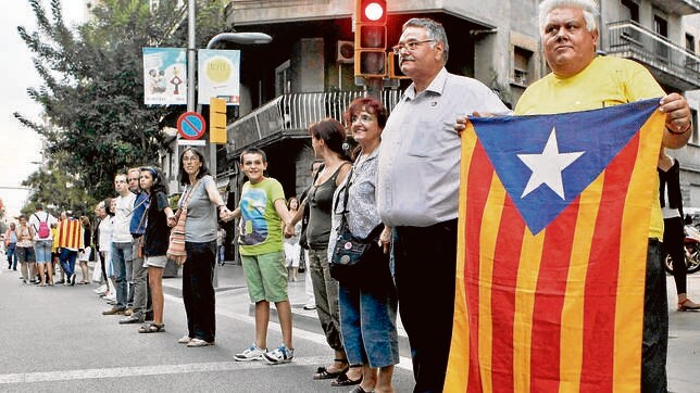 Los independentistas llevan la cadena humana hasta el sur de la provincia de Alicante