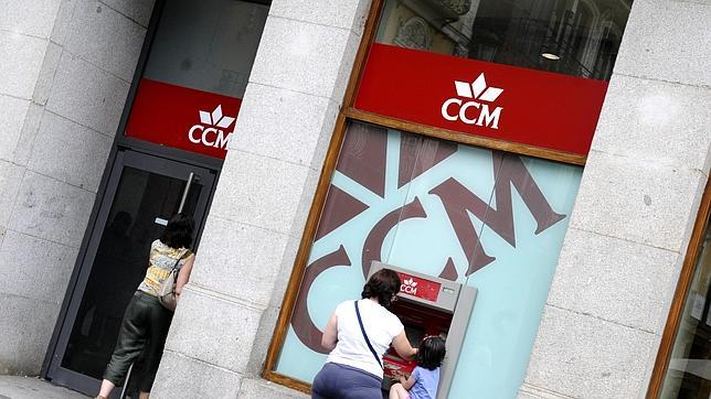 Condenan a CCM a devolver el dinero cobrado por las cláusulas suelo