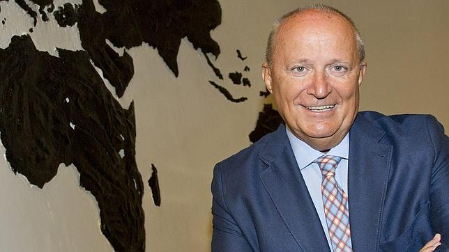 García de Cortázar: «Escribir una novela es adictivo, eres creador, es asombroso»