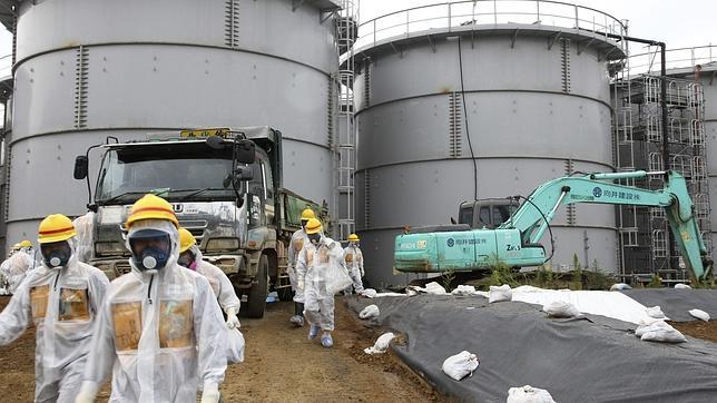 El reactor tres de Fukushima emite una gran columna de vapor desde seis puntos diferentes