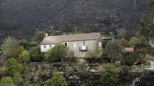 Extinguido el incendio de Ponte Caldelas, con 600 hectáreas quemadas