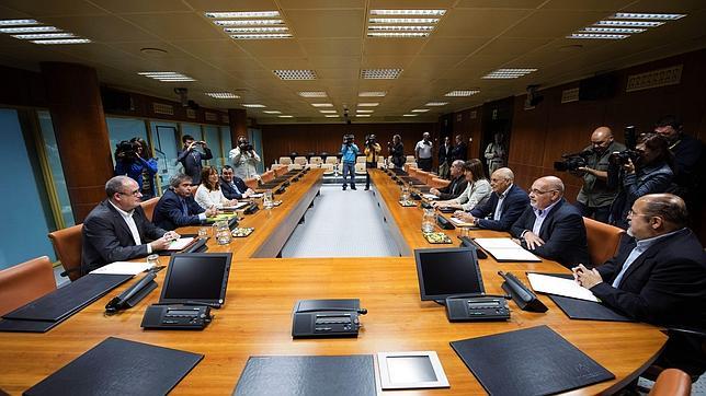 PNV y PSE cierran cuatro «acuerdos de país»