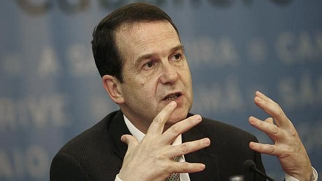 Caballero aplica en Vigo ayudas que ve «ilegales» en Alvedro