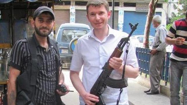 Un exrehén belga acusa a los rebeldes  de perpetrar el ataque con armas químicas