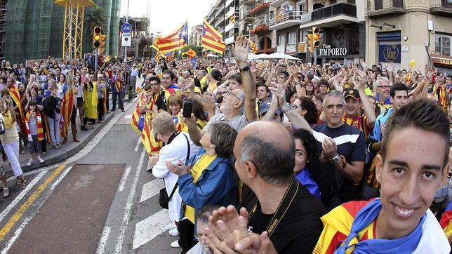 Expresidentes del Parlamento catalán y miembros de CDC, ERC e ICV, en la Vía Catalana