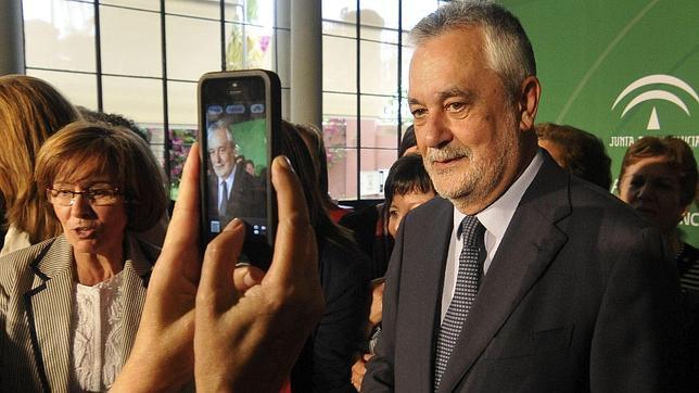 El Parlamento andaluz nombra hoy a Griñán senador autonómico