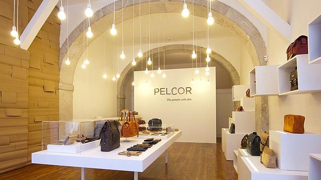 Una buena opción para encontrar accesorios de piel de corcho