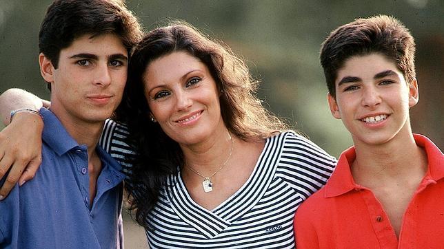 Francisco, con su madre y su hermano Cayetano