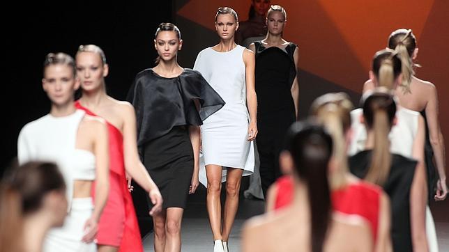 Amaya Arzuaga presenta su colección primavera-verano 2014