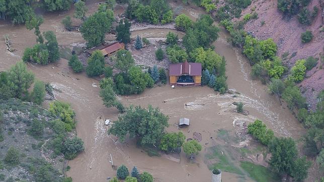 Más de 1.200 personas están desaparecidas y 11.700 han sido evacuadas por las inundaciones en Colorado
