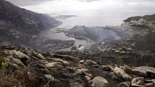 Extinguido el incendio forestal más devastador en Galicia y otros dos fuegos