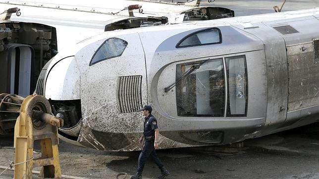 Cinco heridos del accidente de tren de Santiago continúan hospitalizados