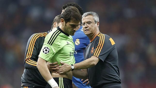 Casillas, otra vez lesionado por un compañero
