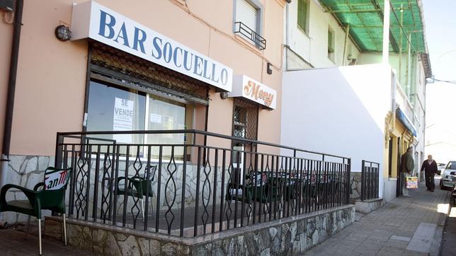 Hallan el cadáver de un hombre atrapado en la reja de un bar de Bembibre