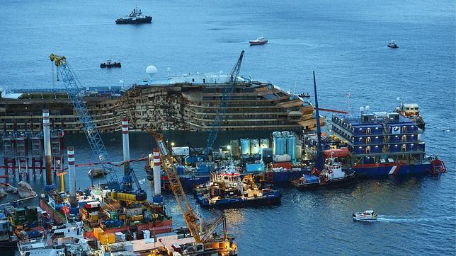 Directo: Los daños en el flanco de estribor del Costa Concordia dificultarán la siguiente fase del rescate