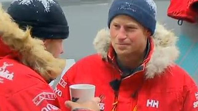 El Príncipe Enrique, 20 horas encerrado en una cámara a 35 grados bajo cero