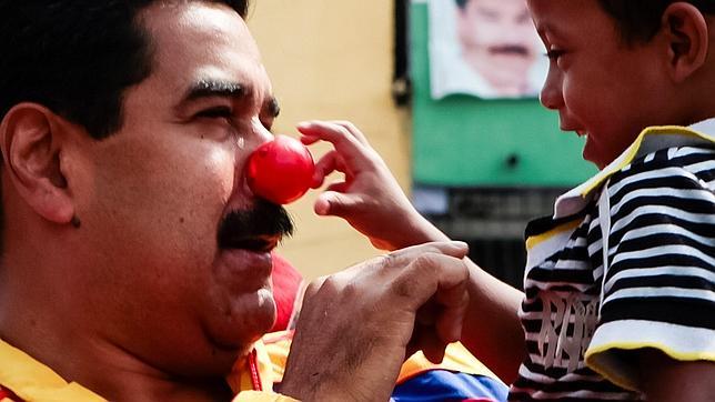 La oposición acusa a Maduro de adoctrinar mediante libros de texto a los escolares