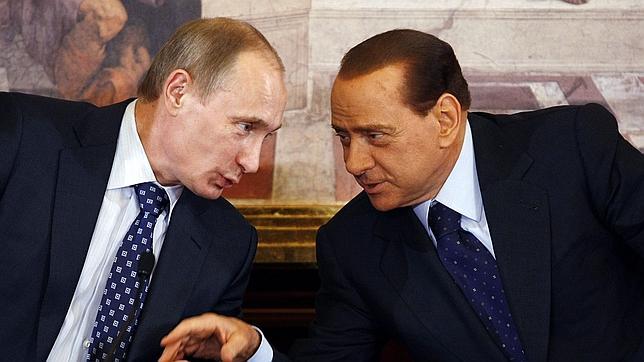 Putin: «Si Berlusconi fuera homosexual no le pondrían ni un dedo encima»