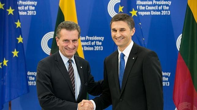 El comisario de Energía de la UE: «España debe cumplir con sus objetivos medioambientales»