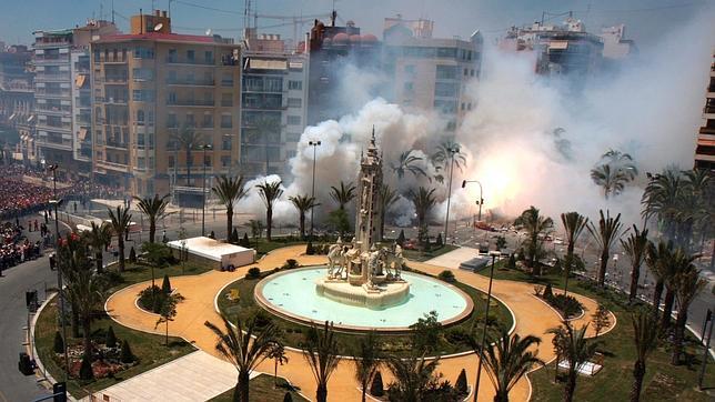 El Ayuntamiento pide cambiar como lugar para las mascletás la Plaza de los Luceros