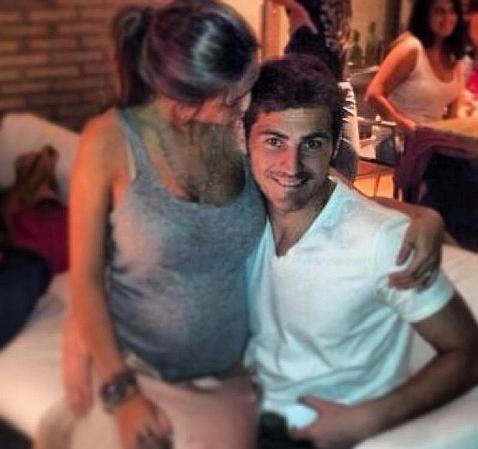 Iker Casillas presume de la barriguita de su chica en Instagram