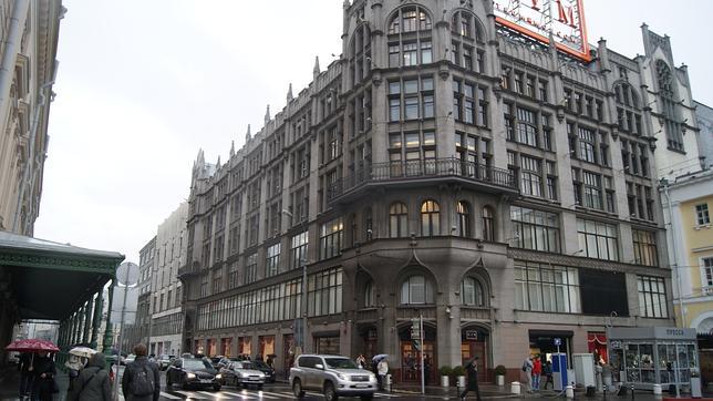 Espectacular «esquinazo» de TsUM, al lado del Teatro Bolshói