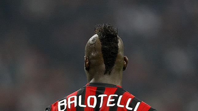 Tres partidos de sanción para Balotelli por insultar al árbitro