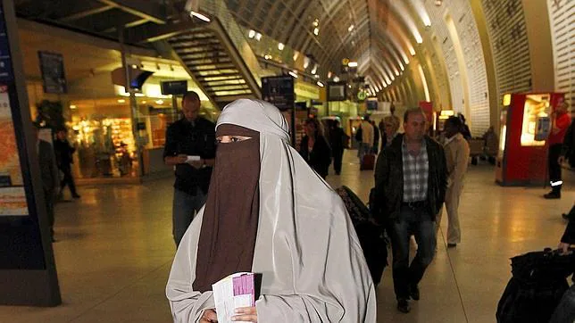 La región suiza de Tesino prohíbe el uso de burka en lugares públicos