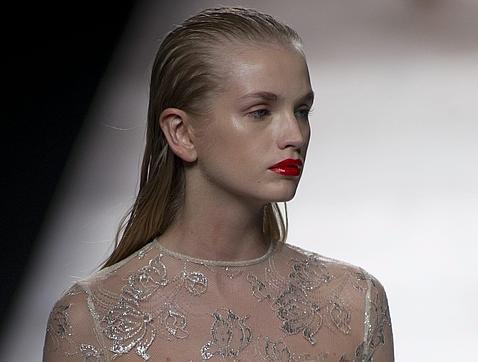 Modelo durante el desfile de Duyos