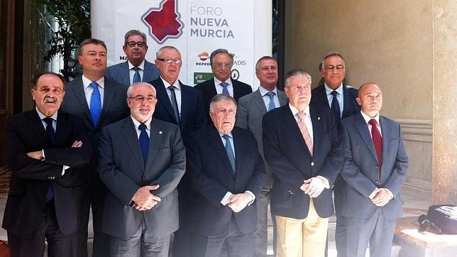 Ansón: "El Rey debe abdicar cuando tenga cien años"