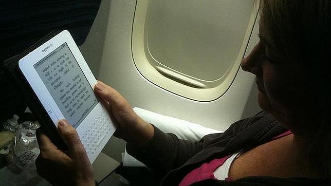 Las aerolíneas podrían permitir los dispositivos electrónicos en el despegue