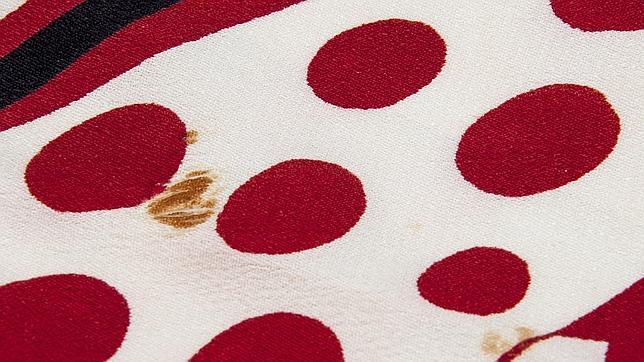 A subasta el pañuelo con sangre que George Orwell llevaba al ser disparado en Huesca durante la Guerra Civil