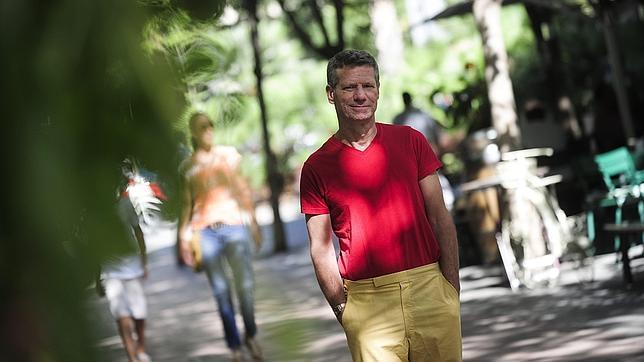 Peter Cameron: «Escribimos para tener otro mundo en el que vivir»