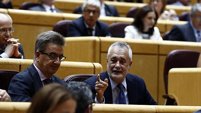 Griñán, del escándalo de los ERE a la  Comisión de Empleo del Senado