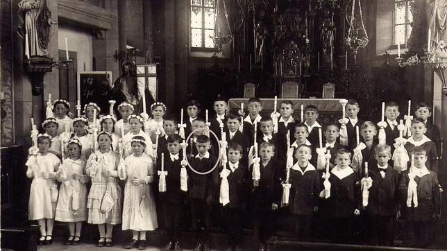 Josep Ratzinger en 1953 durante su Primera Comunión