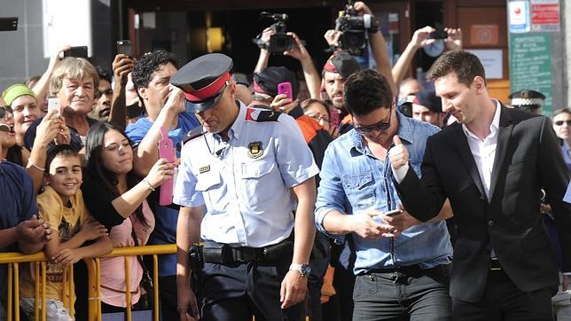 Messi, exculpado por su padre, se ofrece a colaborar con la Justicia