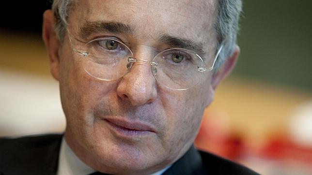 Uribe denuncia que «hay silencio cómplice con la dictadura de Venezuela»