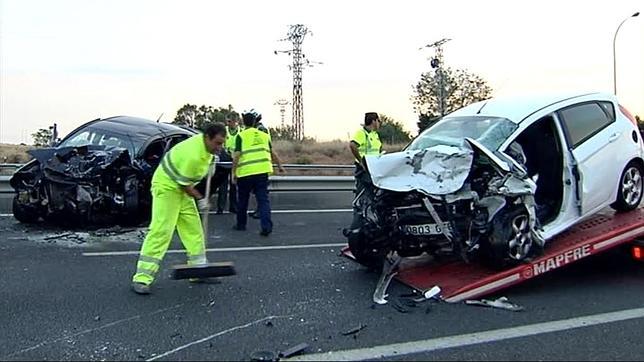 Un conductor muere en el acto al chocar un kamikaze contra su coche