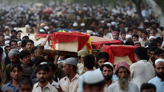 Ascienden a 42 los muertos por la explosión de un coche bomba en Peshawar