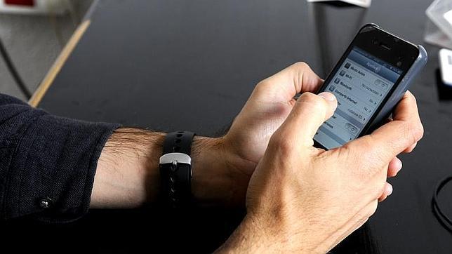 Más de la mitad de los usuarios de telefonía fija y móvil son «infieles» a su operador