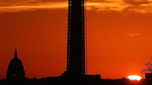 Puesta de sol en la ciudad de Washington, D. C.