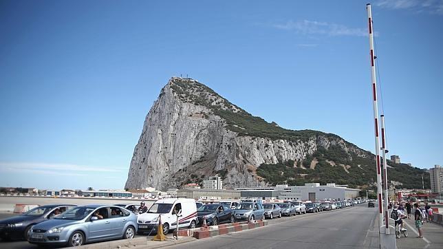 El paraíso gibraltareño, según un «stand» del propio gobierno del Peñón